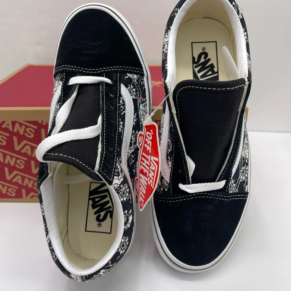 Vans Men’s Old Skool
(Flash Skulls)Multi/True White Sneakers 
VN0A38G118C - Picture 12 of 16